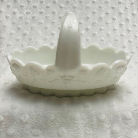 Vintage Westmoreland Milk Glass Split Handle Basket, Grapes & Vine Pattern 1960s - Picture 3 of 8
